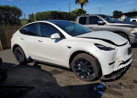 2023 Tesla Model Y z USA, uszkodzony, nr VIN 7SAYGDEE4PF814029